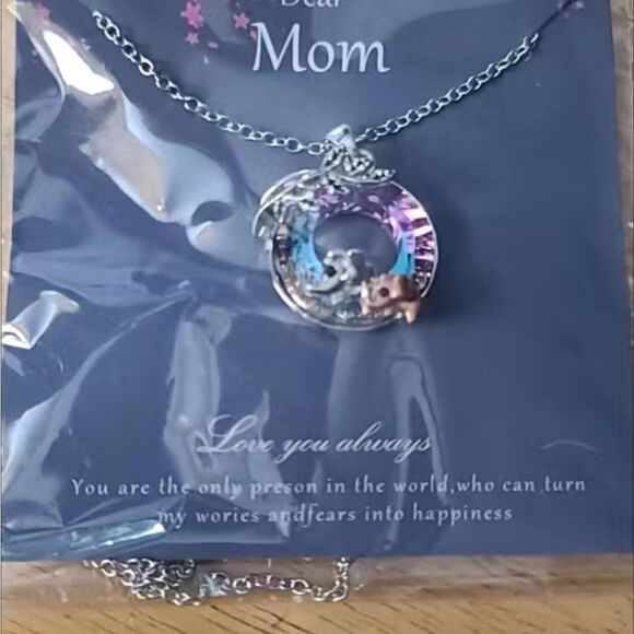Elegant Necklace for Mom — Adorable Mother’s Day Gift Brand New with Card - Picture 6 of 6